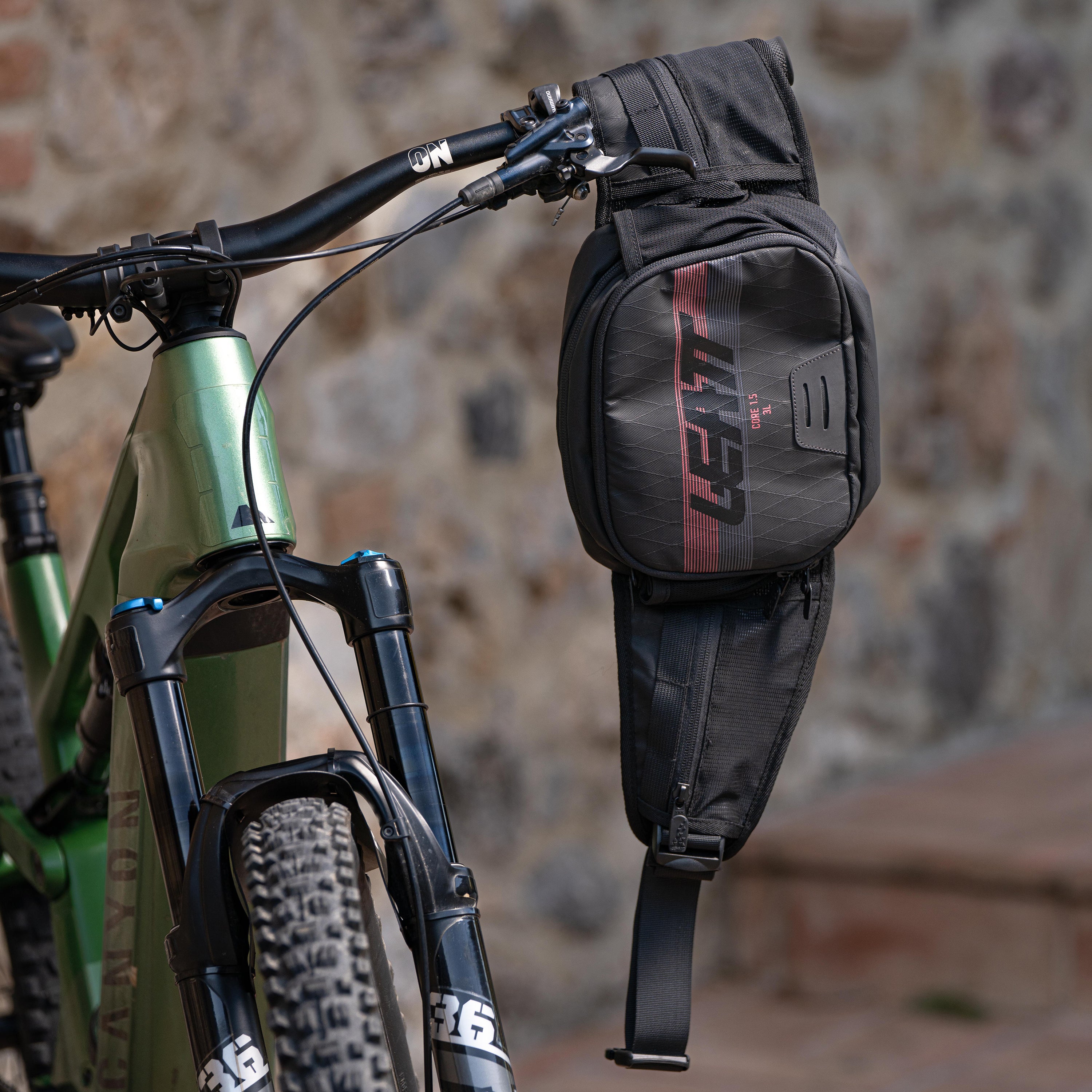 Leatt Waist Pack Hydration Core 1.5 Graphite, Bike Hydration